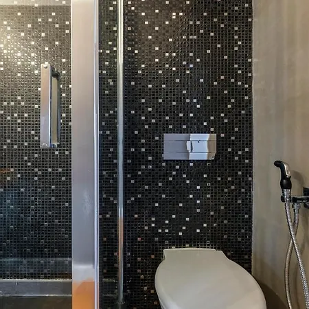 Plum Guide - The Trumpet King Apartment Lisbon